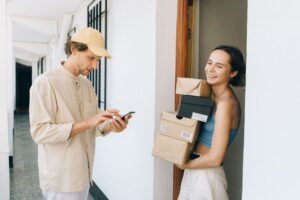 Awas! Parcel Minta Bayaran Tambahan? Ini Cara Elak Kena Tipu