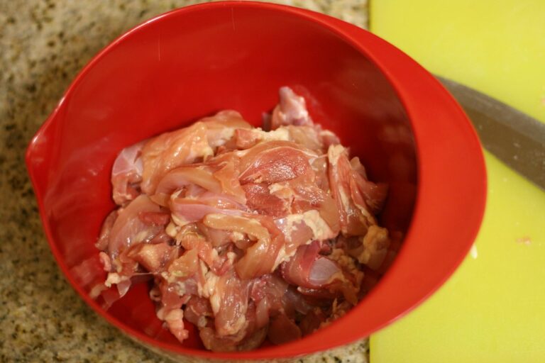 ayam mentah berbau di rumah