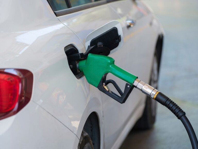 Duit Minyak: Cara Bijak Urus Perbelanjaan Petrol Keluarga