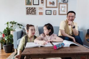 Komunikasi Keluarga Semasa Cuti Sekolah: Eratkan Hubungan Dengan Cara Efektif