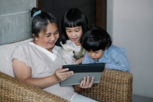 masa skrin anak di rumah