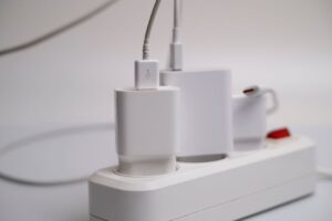 Panduan Lengkap Memilih Power Strip Surge Protector Terbaik di Malaysia