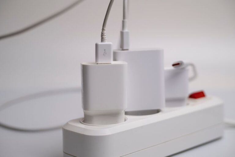 Panduan Lengkap Memilih Power Strip Surge Protector Terbaik di Malaysia
