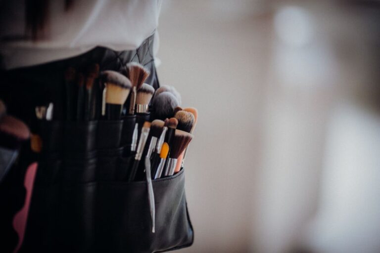 Panduan Memilih Alat Makeup Asas Untuk Pemula