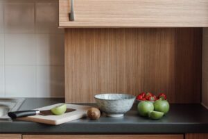Papan Pemotong Kayu Atau Plastik: Mana Lebih Sesuai Di Dapur?