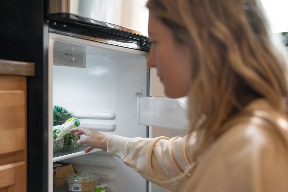 refrigerator kitchen food storage - Peti AIs Tak Sejuk Tapi Lampu Menyala? Ini Punca yang Patut Disemak