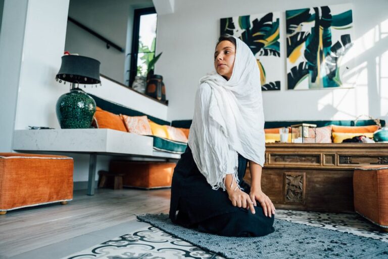 Ruang Solat Di Rumah: Cipta Sudut Ketenangan Untuk Ibadah Harian