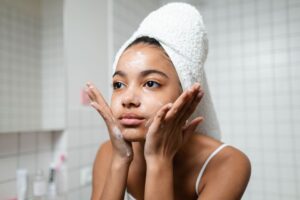 Rutin Cuci Muka Yang Betul Untuk Kulit Bersih Dan Sihat