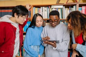 Urus Akaun Pelajar Anda: Tips Penting Untuk Kejayaan Akademik