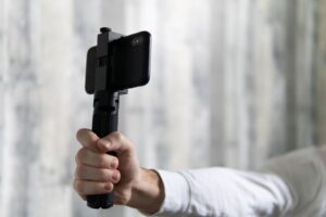 Adakah Selfie Stick Bluetooth Lebih Baik Daripada Manual?