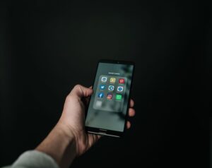Cara Akses Profil Profesional Linkedin dengan E-Mel Lama