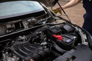 Cara Semak Status Bateri Kereta: Checklist Tanda Perlu Tukar