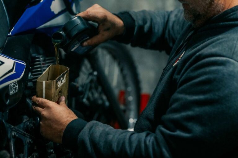 Jenis Cecair Brek Motor: Panduan Memilih dan Penjagaan untuk Keselamatan Anda