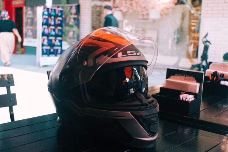 Memilih Helmet Motor: Panduan Perbandingan dan Kesesuaian