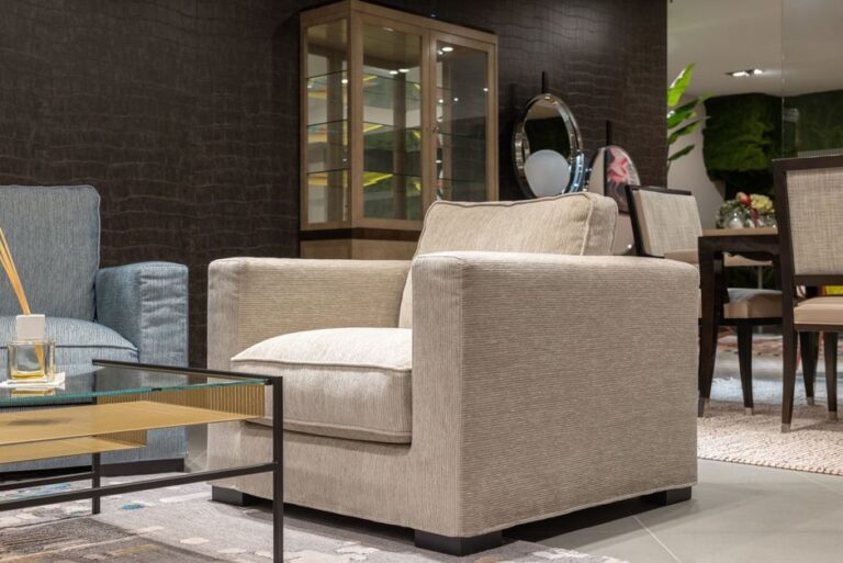 Memilih Kerusi Menonton TV: Beza Recliner dan Sofa Biasa