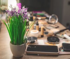 Memilih Makeup Organizer yang Berbaloi untuk Ruang Meja Anda