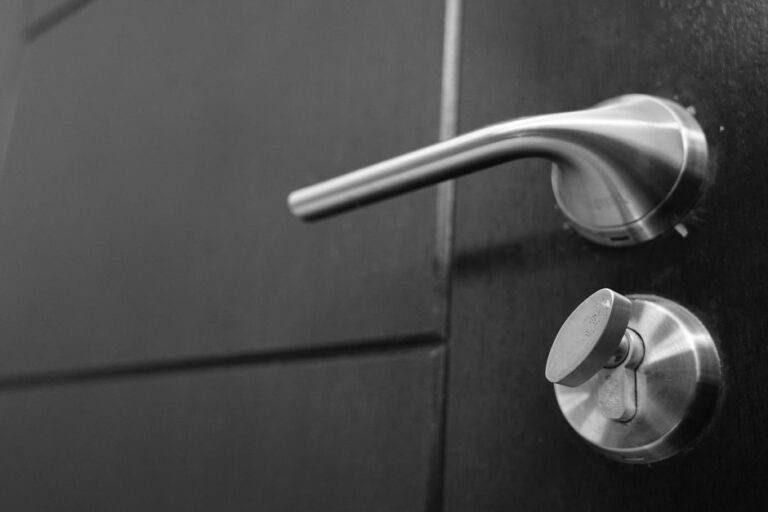 Panduan Memilih Pemegang Pintu yang Tepat untuk Rumah Anda