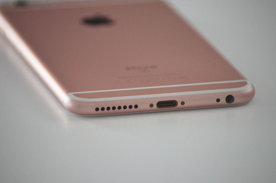 Penggunaan Port Pengecas Telefon: Beza USB-C dan Lightning