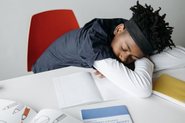 Risiko Keselamatan Anak Tidur Lewat: Apa Ibu Bapa Perlu Tahu?