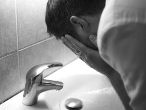 Rutin Cuci Muka Harian: Checklist Lengkap dan Cara Betul