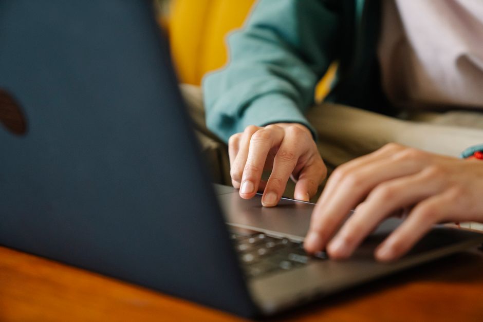 Touchpad Tidak Bergerak di Windows: Punca dan Cara Atasi