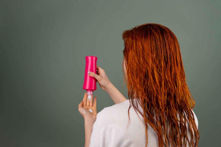 Cara Menggunakan Produk untuk Rambut Kering dengan Berkesan