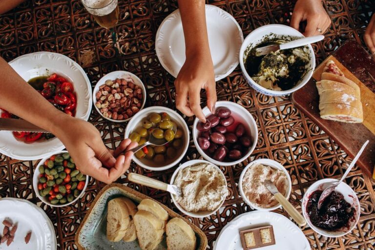 Cara Menghidangkan Menu Makan Tengah Hari dengan Teratur dan Berselera