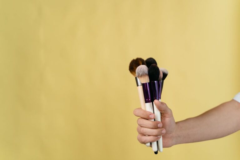 Kebersihan Alat Makeup: Panduan Mudah Menjaga Kesihatan Kulit Harian
