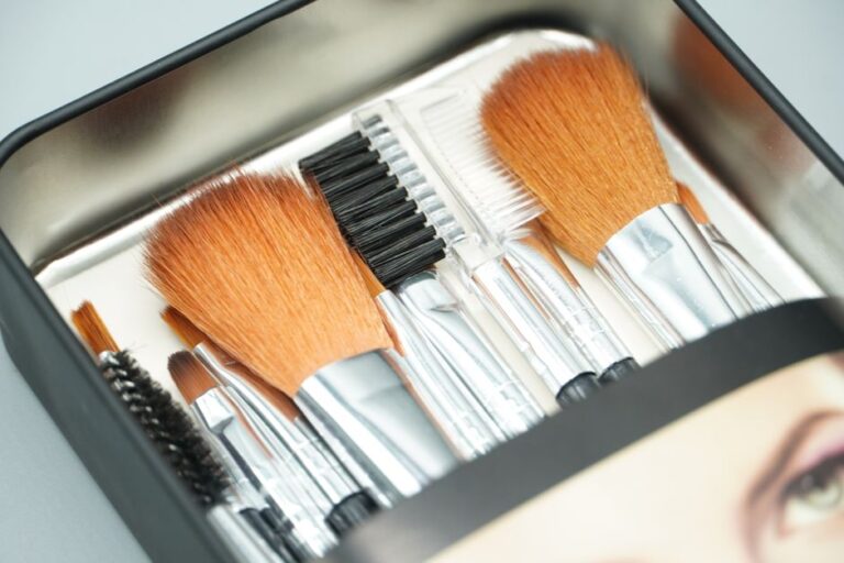 Keselesaan Alat Makeup: Kunci Kepada Solekan Sempurna dan Kulit Sihat