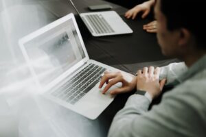 Ketahanan Keyboard Laptop: Faktor Penentu dan Cara Jaga