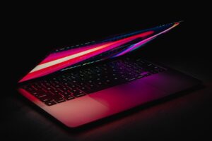 Masalah Skrin Laptop Bergaris: Punca Lazim dan Pilihan Pembaikan Terbaik