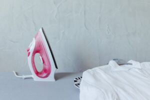 Memilih Seterika Baju Kerja yang Cekap untuk Kegunaan Harian