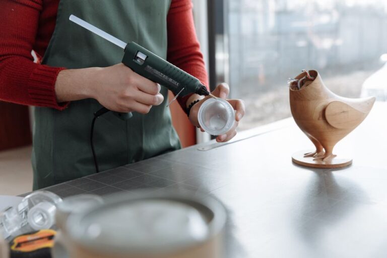 Panduan Memilih dan Menggunakan Pistol Gam Panas dengan Selamat