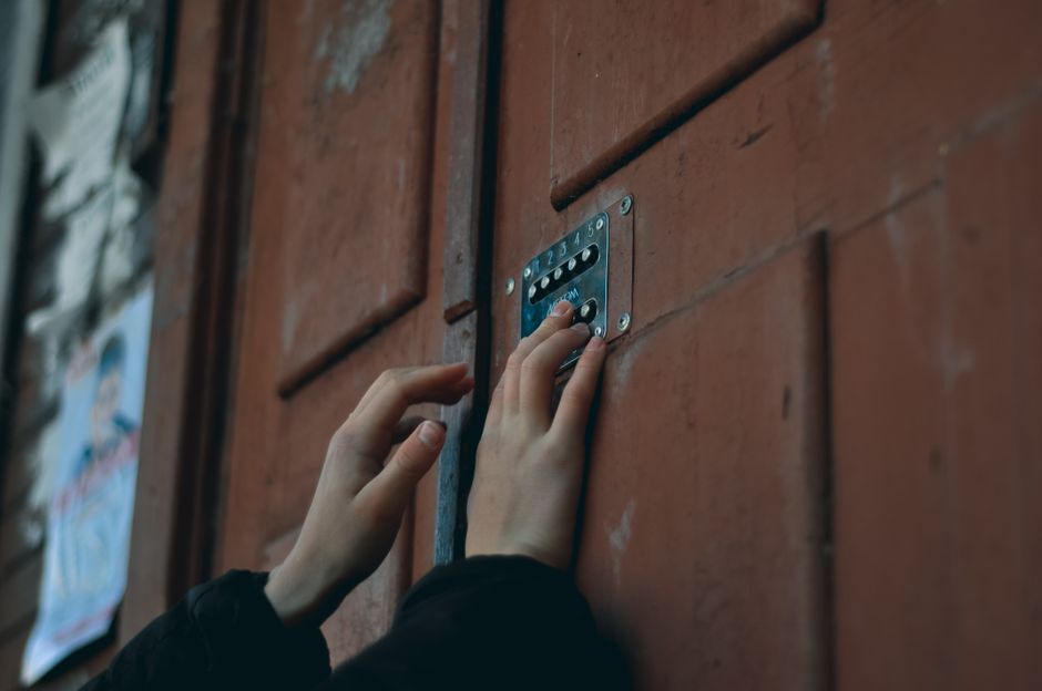 Panduan Memilih Kunci Pintu Digital untuk Rumah