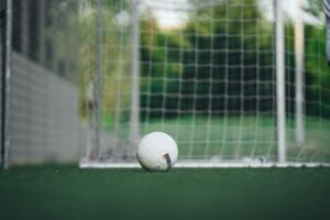 Panduan Pilih Bola Futsal yang Sesuai untuk Permainan di Gelanggang Sintetis