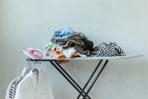 Panduan Praktikal Penjagaan Baju Kerja agar Tahan Lama dan Kemas