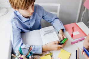 Strategi Kerja Rumah Sekolah untuk Anak Lebih Fokus