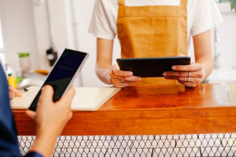 Tablet POS: Semak Kos, Ketahanan dan Spesifikasi sebelum Beli