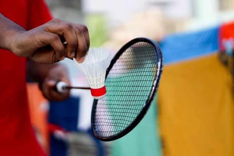 Teknik Asas Badminton Hujung Minggu: Panduan Pemula untuk Pukul Lebih Kemas