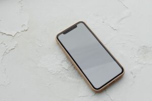 Adakah Skrin Telefon Retak Selamat Digunakan? Ini Kesan Sebenar pada Jari Anda