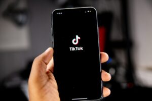 Analisis Data Analitik TikTok: Cara Mentafsir Metrik Tanpa Kekeliruan Angka