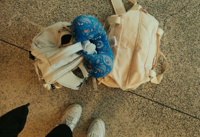 Bantal Travel: Cara Pilih dan Gunakan untuk Kurangkan Sakit Leher