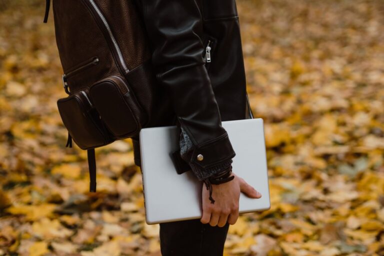 Beg Laptop Kalis Air: Ciri Keselamatan Penting untuk Peranti Anda