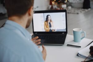 Cara Berkomunikasi Berkesan semasa Panggilan Video Kerja