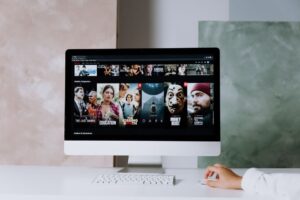 Cara Kongsi Akaun Netflix di Rumah Berbeza Secara Sah dan Selamat