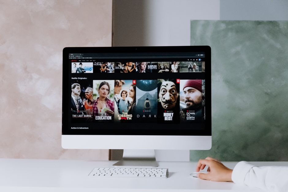 Cara Kongsi Akaun Netflix di Rumah Berbeza Secara Sah dan Selamat