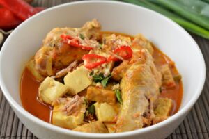 Cara Memasak Kari Ayam yang Pekat dan Sedap Tanpa Santan Berlebihan