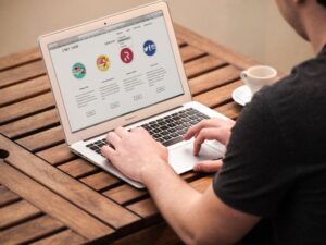Cara Memilih Servis Design Ringkas yang Sesuai untuk Bisnes Kecil