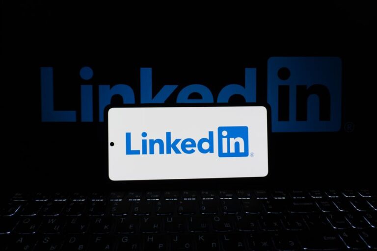 Cara Menulis Ringkasan Profil LinkedIn yang Menarik Perhatian Perekrut