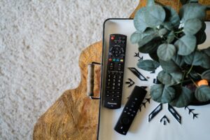 Cara Pilih dan Guna Remote Universal TV dengan Betul